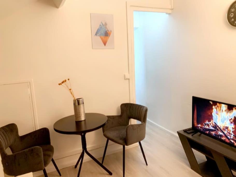 Coquet Appartement 2 Pieces 阿尔福维尔 外观 照片